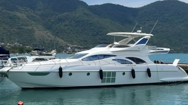 Luxo a bordo em Ilhabela - Lancha de 76 pés